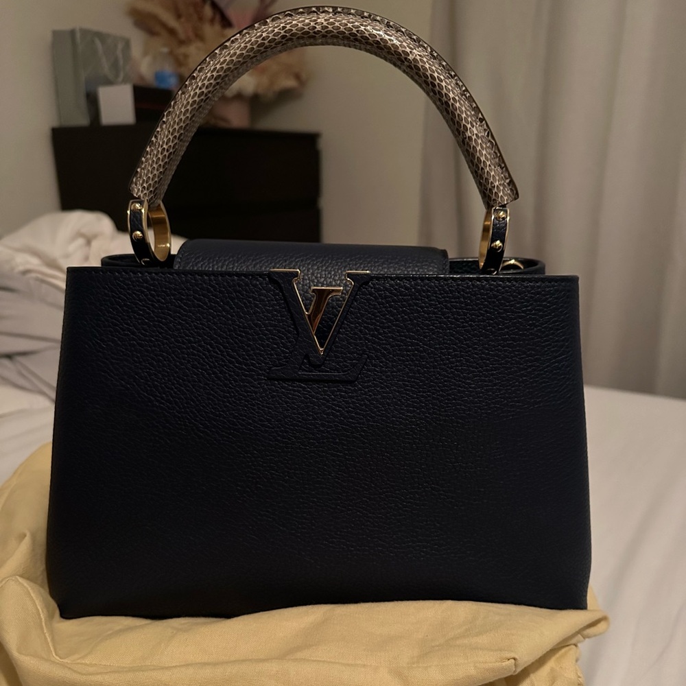 Louis Vuttion Capucines PM